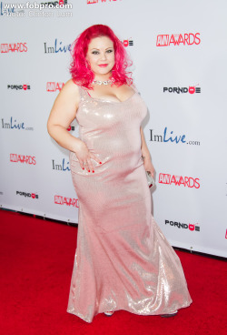 queerpornagogo:april flores, bbw performer of the year, avn awards