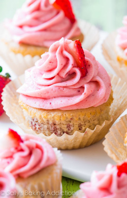 guardians-of-the-food:  Strawberry Cupcakes with Creamy Strawberry