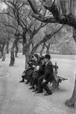 greeneyes55:  Biarritz  France 1953 Photo: Henri Cartier-Bresson