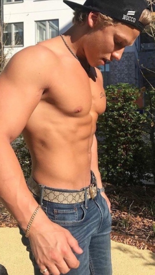 hotguysforyou2128: