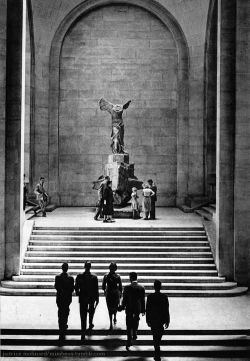 frenchvintagegallery:  Museum Le Louvre , Paris, 1950′s by