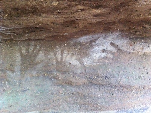 Went hiking yesterday and found a cool cave with aboriginal handprints   Wollombi, Australia