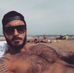 stratisxx:  imagine picking up this big dicked Arab at the beach