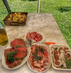 E i vegani, muti! 🍖🍗🥓 #meat #bbq #sun #nature #ciccia