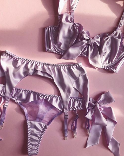 martysimone:  Na-Na Underwear | Marie Antoinette • stretch