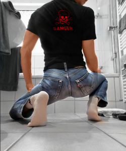 sous-vetement-gay:  Fan de jeans homme http://sous-vetement-gay.tumblr.com/tagged/jeans