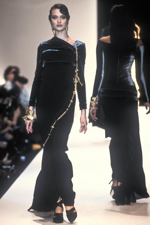 theoriginalsupermodels:Christian Dior - Fall 1993 RTW