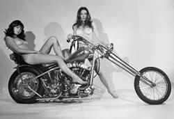 chics and bikes