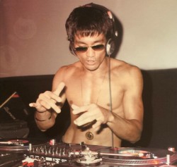 Ya blog ain’t complete until you have Bruce Lee DJ'ing