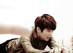 iseuli:  I know I reblogged this before. I don’t care~~~~