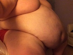 never-fat-enough:  adiposexxxl:  This is so hot :-))  Sign me up for a piece of that!  I want to be all over that and have all of that all over me #valentineswish