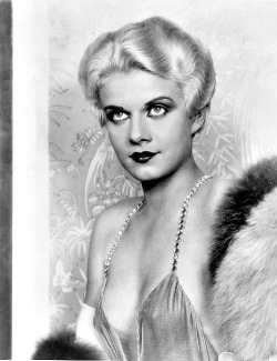 meganmonroes:  Jean Harlow in a publicity still for Hell’s
