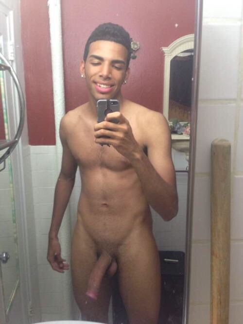 sexyboysnbigdicks:  He can get it  Please follow:1.http://nudeselfshots-blackmen.tumblr.com/2.http://gayhornythingz.tumblr.com/3.http://nudeselfshotsofmen.tumblr.com/