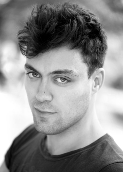 jsuavazblog:  Alex Hassell en la serie Bonkers. 