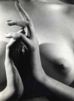 Sensual hot girls masturbating live on free adult webcams Click