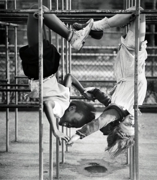 newyorkthegoldenage:  Kids on the monkey bars, 1940s.Photo: Joe