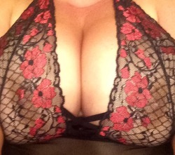 hugeknockersking:  😘 @bellasbigboobies