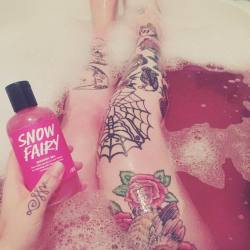 forthefallentacos:  pink is my favourite colour when it comes