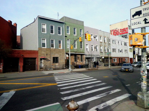 wanderingnewyork: Houses in Williamsburg, Brooklyn.