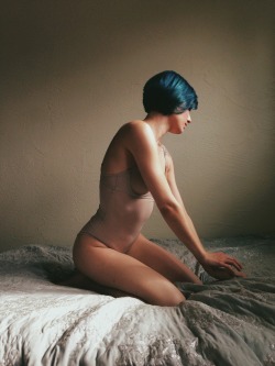 lizvranesh:  self portrait by Liz Vranesh