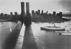 adanvc:  The Queen Elizabeth II arriving in New York, 1982. by