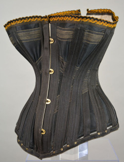 symingtoncorsets:  This black lasting corset is lined with white