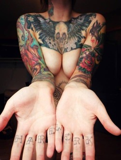 Fuck yeah, tattooed girls!