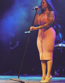 jussyxxo:  00incognegro:  …..daaaaaaaamn Chrisette  She’s