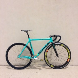 bikeplanet:  Bianchi Pista Concept 2005by Pedal Room