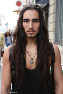 modestwhore:  fabulouswillycartier:  Willy Cartier | PFW streetstyle