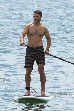 shirtlessmalecelebs:  Eric Bana