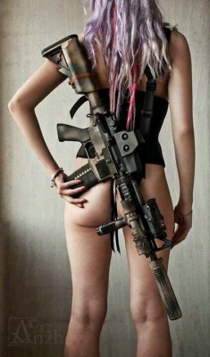 guns-and-babes:Babe with gun