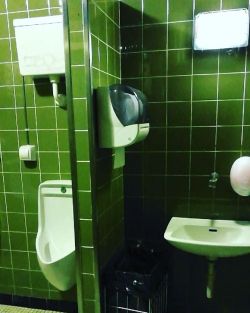 En vert, et contre tout #toilettes  (à Pully)