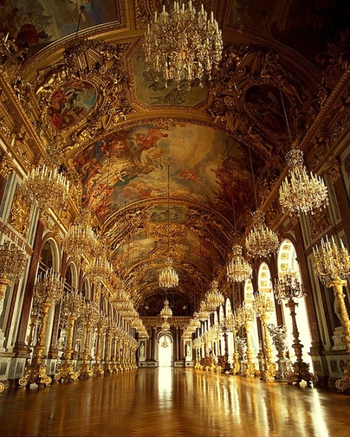 Golden light (the Hall of Mirrors, Herrenchiemsee Palace, Germany)