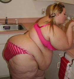 mcflyver:  pinkbbw:  Pink  Decadent 