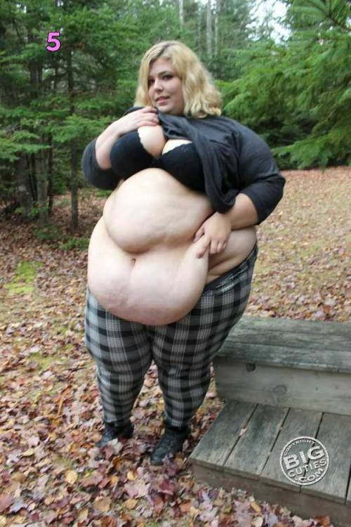heywewantsomefatty:Vote for the best belly