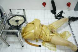 rubbermeupplease:  latexking94:Mmmm tasty Yum