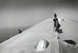 casadabiqueira:   Repairing the Hull of the Graf Zeppelin during