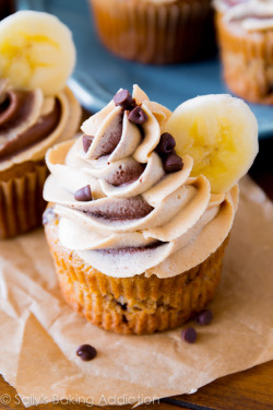 confectionerybliss:  Banana Cupcakes with Chocolate Peanut Butter