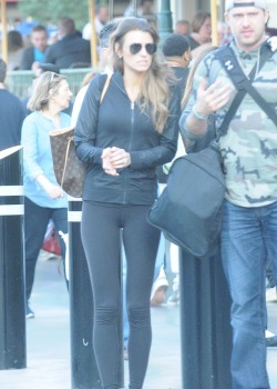 A little out of focus but still a nice camel toe.