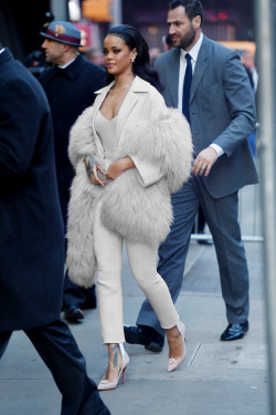 yungwanderer:  Rihanna arriving at Good Morning America (Mar.