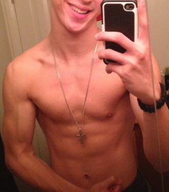 shitilikeandafewofme:  19 year old. Liverpool, NY Do you know him?Â  Follow me for more like this! www.shitilikeandafewofme.tumblr.com    