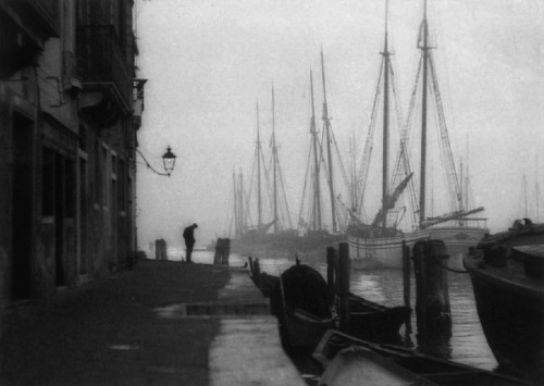 attropin:  Embankment, 1926 by Alexander Grinberg