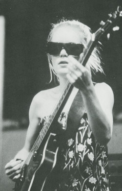 zombiesenelghetto:  Talking Heads: Tina Weymouth, ca 1979 