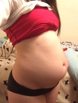 bellybloatking:  These pictures are from a liquid bloat I did with 3 large pots of green tea