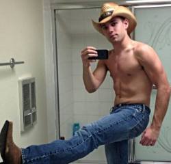 rednecktrashymen:  Redneck Trashy Men- http://rednecktrashymen.tumblr.com/Drunk