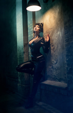 chillypepperhothothot: Catwoman by la-Cour on Flickr.