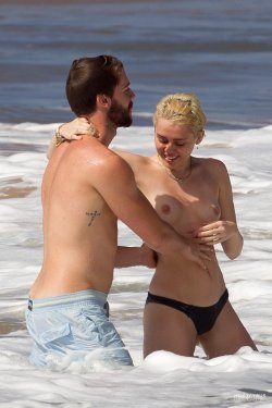 toplessbeachcelebs:Miley CyrusÂ swimming topless in HawaiiÂ (January