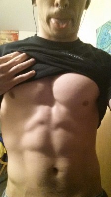 a-suicidal-species:  About 6 weeks out from my bodybuilding competition. 