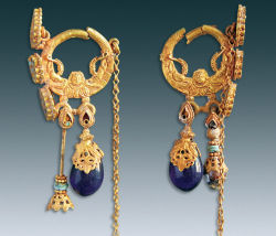 ancientjewels:Pair of gold and amethyst earrings belonging to
